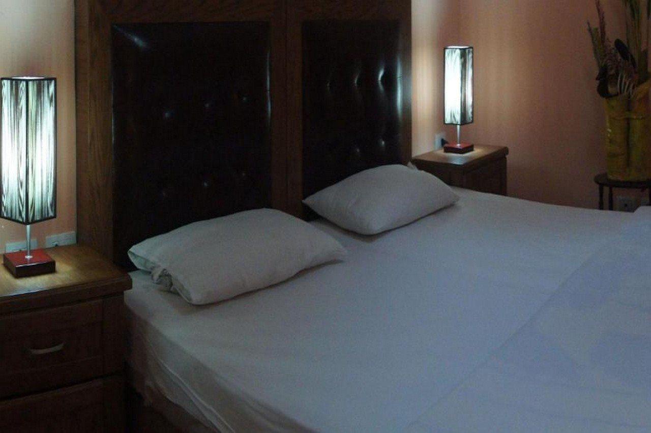 Bristol Hotel Tirana Zewnętrze zdjęcie