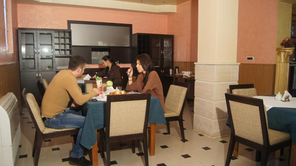 Bristol Hotel Tirana Zewnętrze zdjęcie