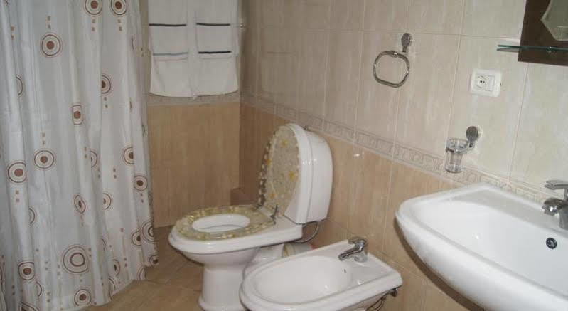 Bristol Hotel Tirana Zewnętrze zdjęcie